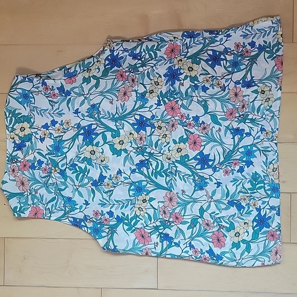 Violet & Claire Floral Sleeveless Top – Size M (EUC) - Picture 6 of 6